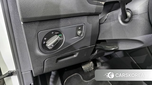 Volkswagen Tiguan Allspace 2023 Белый из Кореи, фото 5