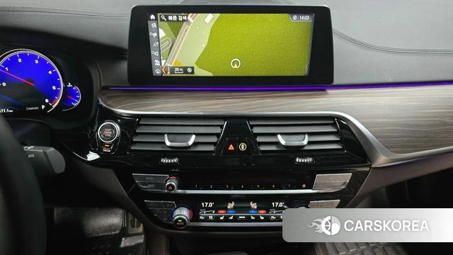 BMW 5 Series (G30) 2018 Белый из Кореи, фото 5