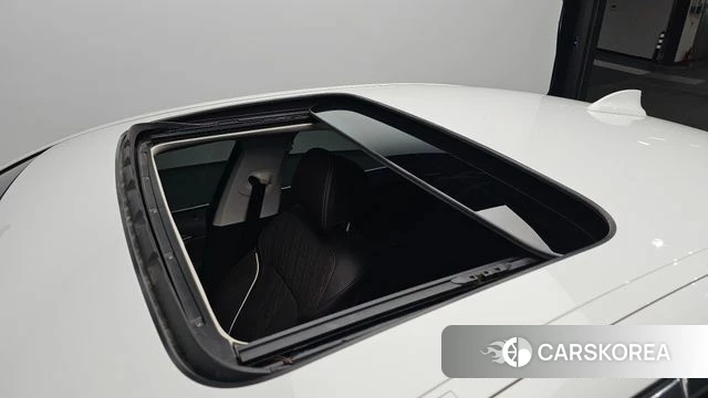 BMW 5 Series (G30) 2018 Белый из Кореи, фото 5