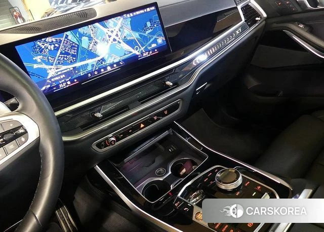 BMW X7 (G07) 2024 Серебристо-серый из Кореи, фото 5