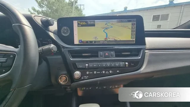 Lexus ES300h 7th generation 2023 Серебристо-серый из Кореи, фото 5