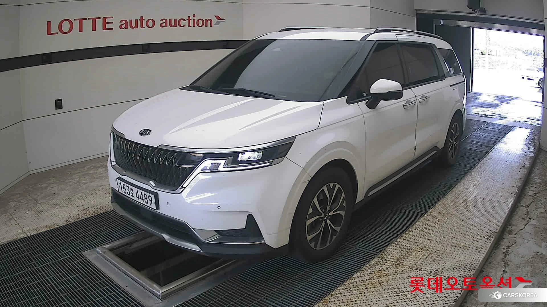 Kia Carnival 2021 Snow White Pearl (optional) из Кореи, фото 5