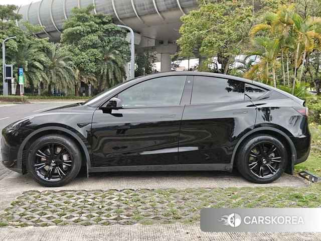 Tesla Model Y 2023 Черный из Китая, фото 5