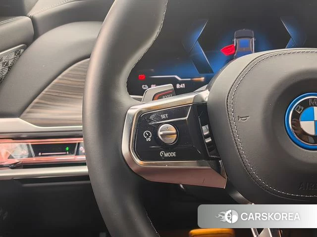 BMW i7 2023 Темно-серый из Китая, фото 5