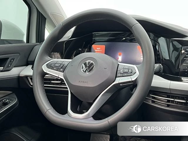 Volkswagen Golf 2023 Белый из Китая, фото 5