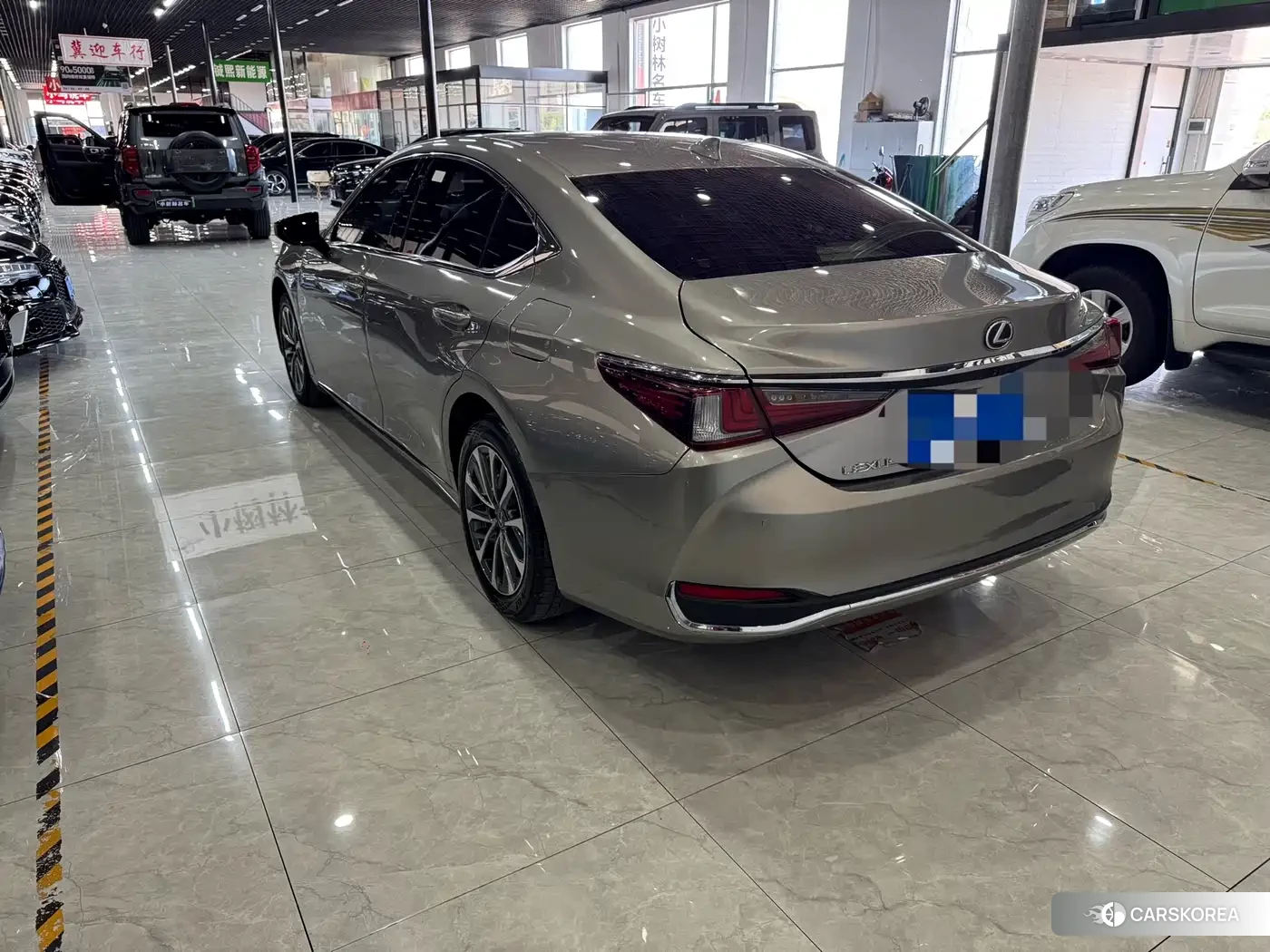 Lexus ES 2024 Champagne/brown из Китая, фото 5