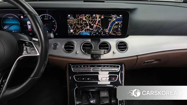 Mercedes-Benz E-Class W213 2021 Серебристо-серый из Кореи, фото 5