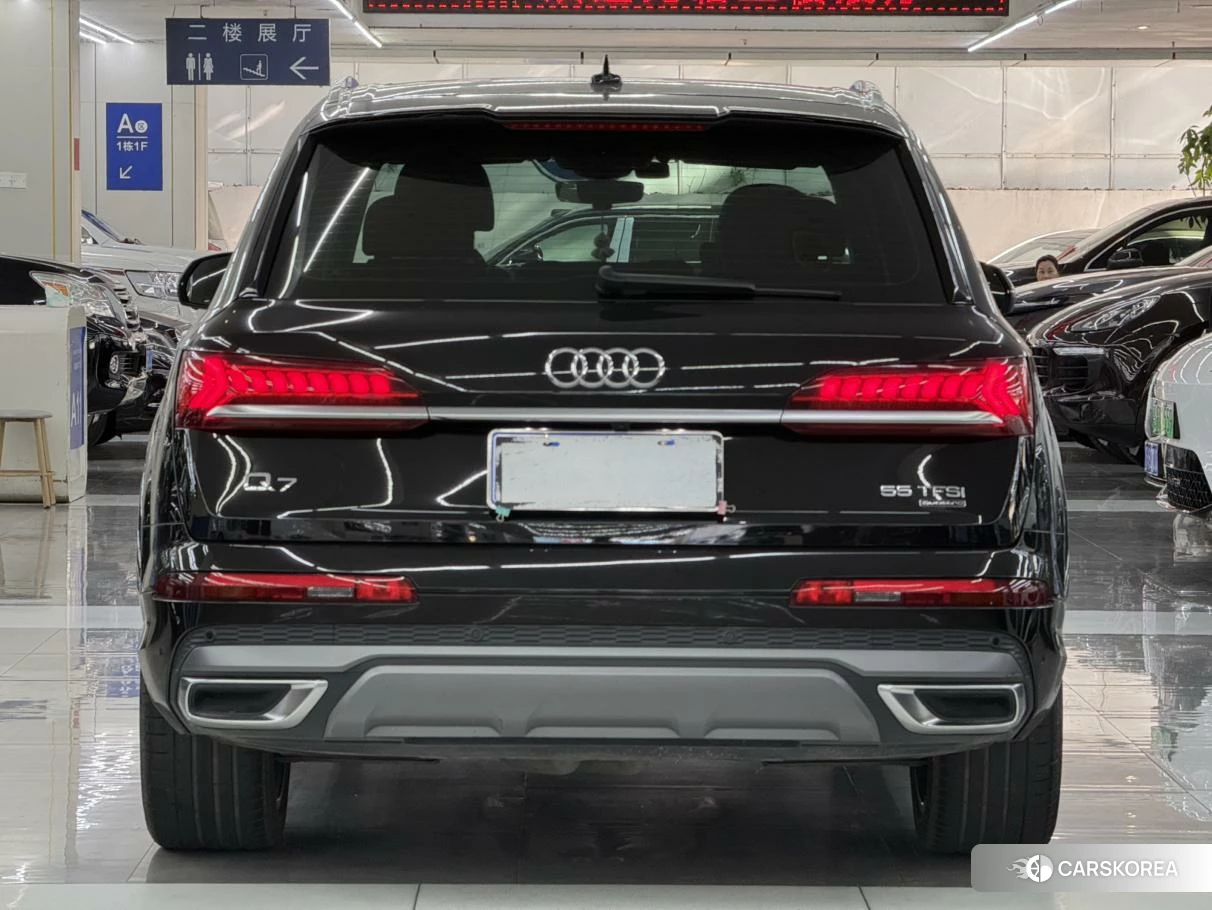 Audi Q7 2021 Черный из Китая, фото 5