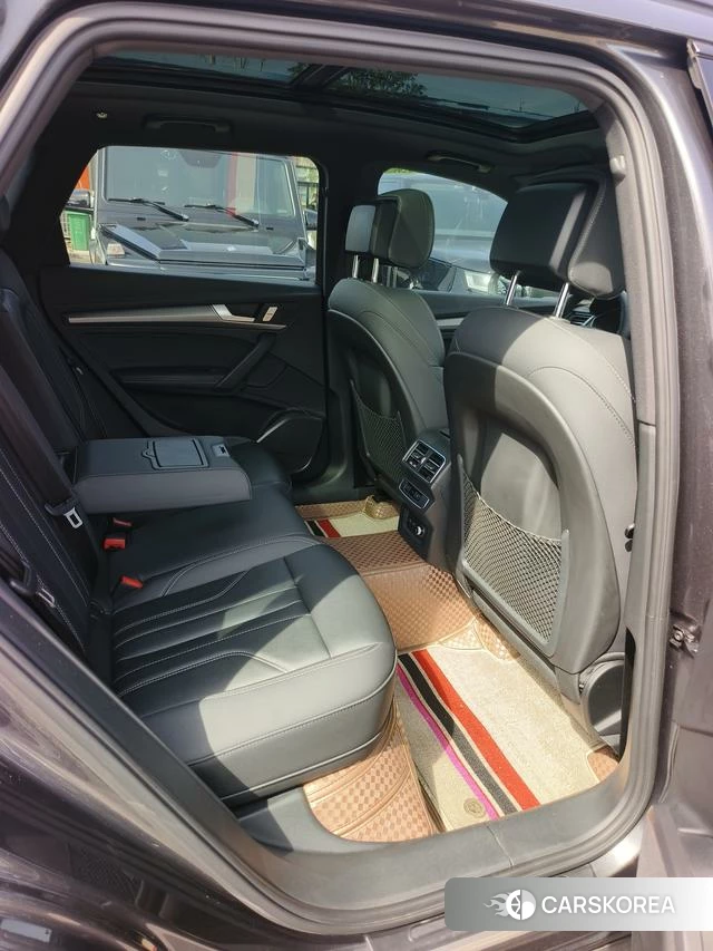 Audi Q5L 2024 Темно-серый из Китая, фото 5