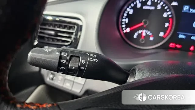 Kia Stonic 2018 Белый из Кореи, фото 5