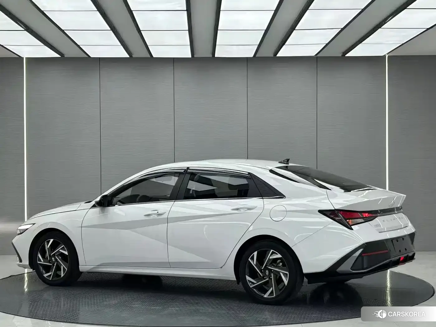 Hyundai Elantra 2023 Белый из Китая, фото 5