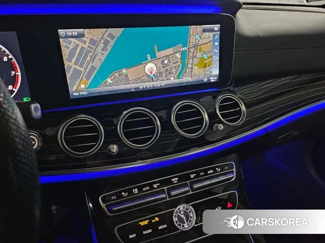 Mercedes-Benz E-Class W213 2018 Белый из Кореи, фото 5