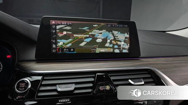 BMW 5 Series (G30) 2018 Белый из Кореи, фото 5