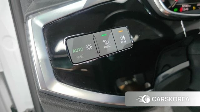 Audi Q3 (F3) 2022 Белый из Кореи, фото 5