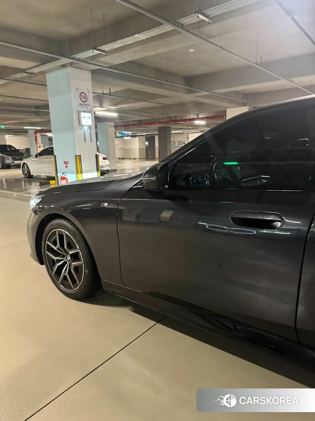 BMW 5 Series (G60) 2024 Черный из Кореи, фото 5