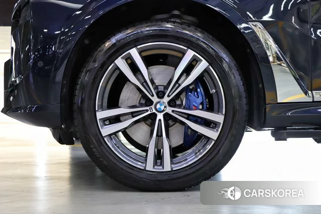 BMW X7 2024 Черный из Китая, фото 5