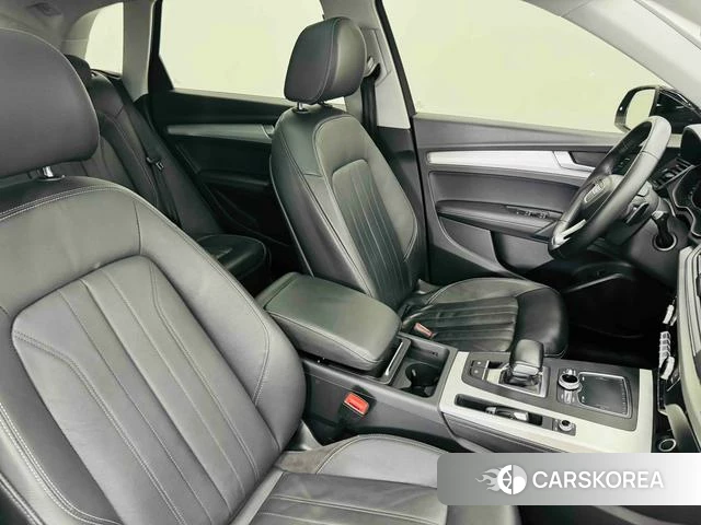Audi Q5L 2021 Черный из Китая, фото 5