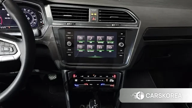 Volkswagen Tiguan second Generation 2022 Белый из Кореи, фото 5