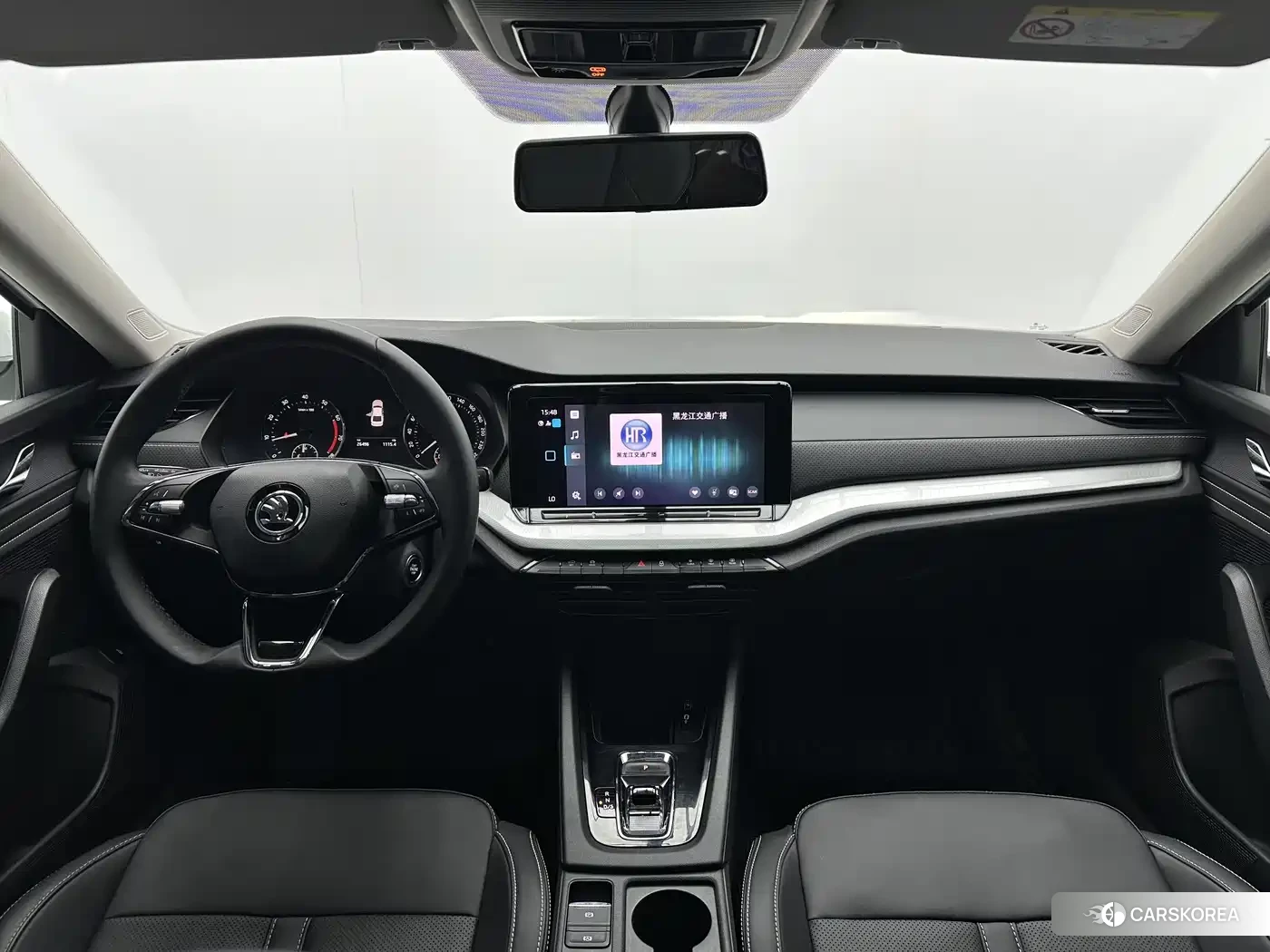 Skoda Octavia 2023 Белый из Китая, фото 5