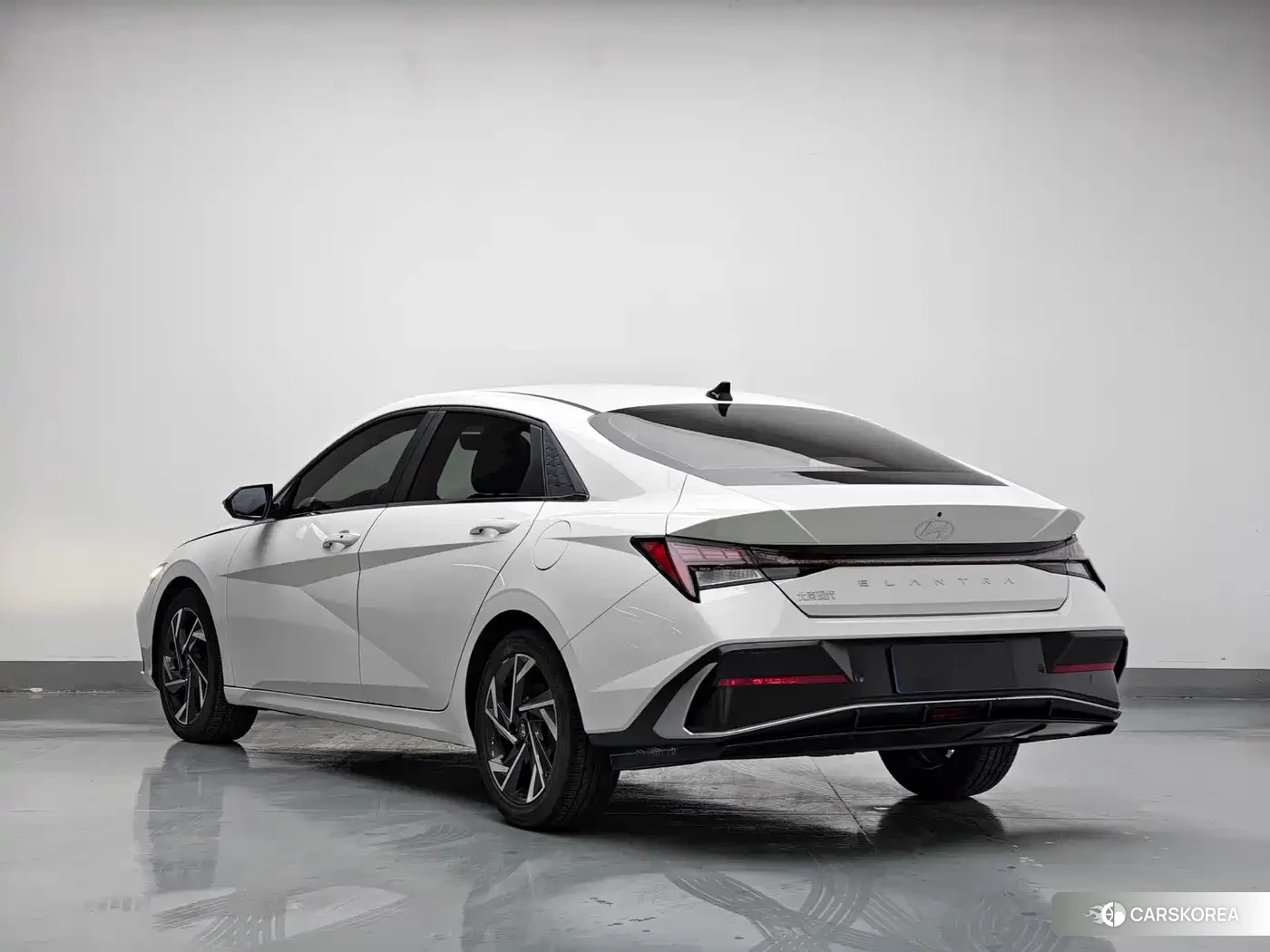 Hyundai Elantra 2024 Белый из Китая, фото 5