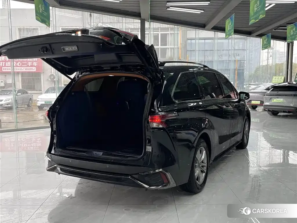 Toyota Sienna 2023 Черный из Китая, фото 5