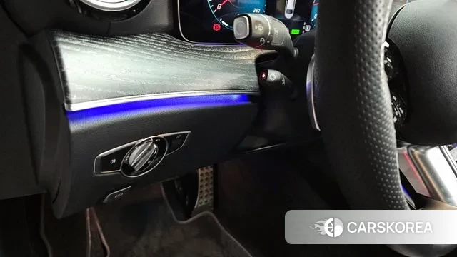 Mercedes-Benz E-Class W213 2022 Белый из Кореи, фото 5