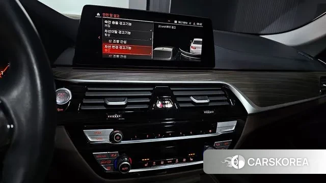 BMW 5 Series (G30) 2020 Белый из Кореи, фото 5