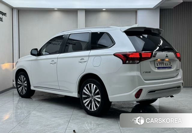 Mitsubishi  Outlander 2022 Белый из Китая, фото 5