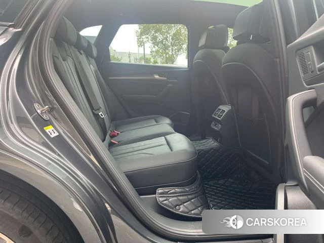 Audi Q5L 2023 Темно-серый из Китая, фото 5