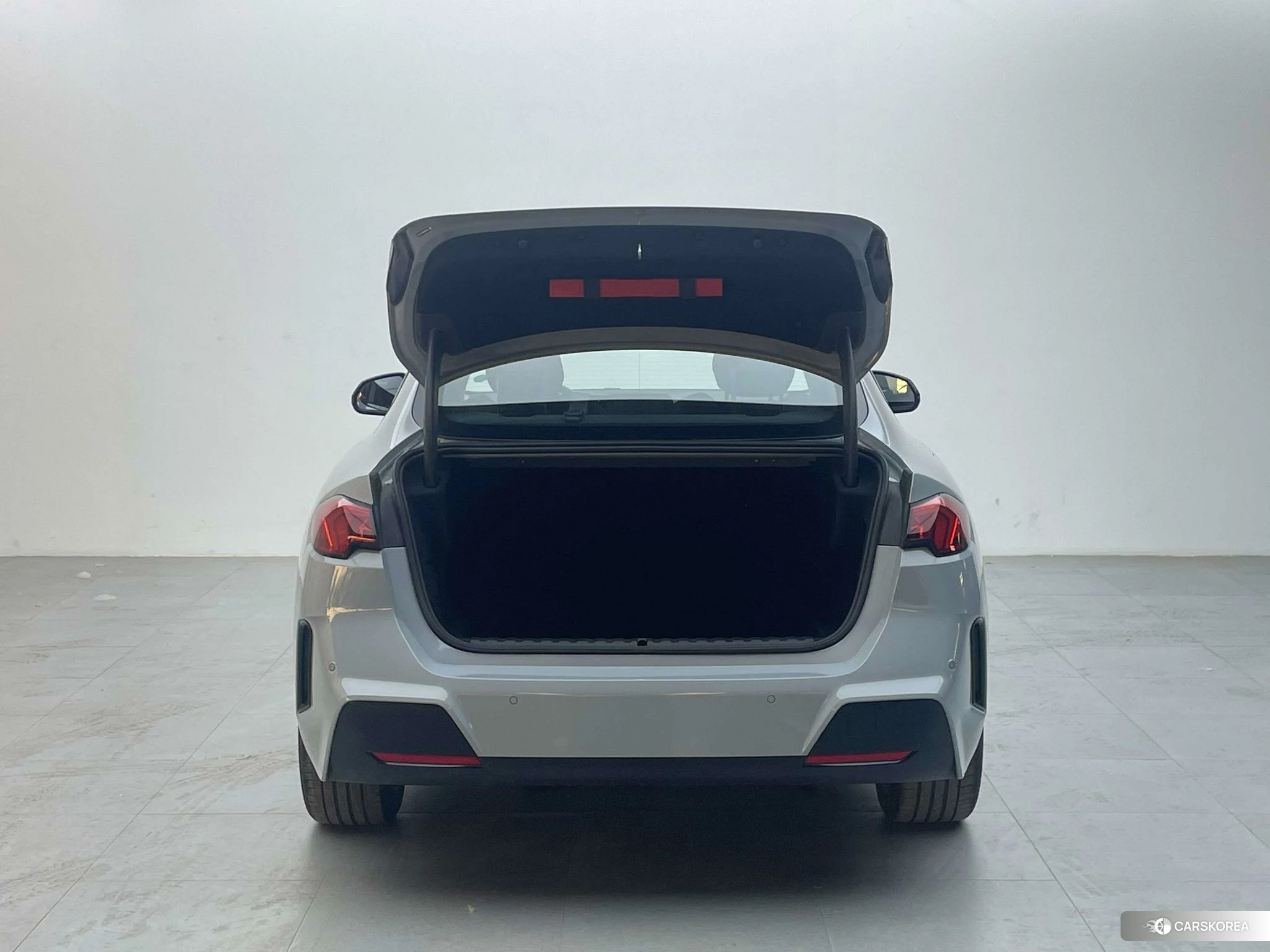 BMW 2 series 2025 Серебристо-серый из Китая, фото 5