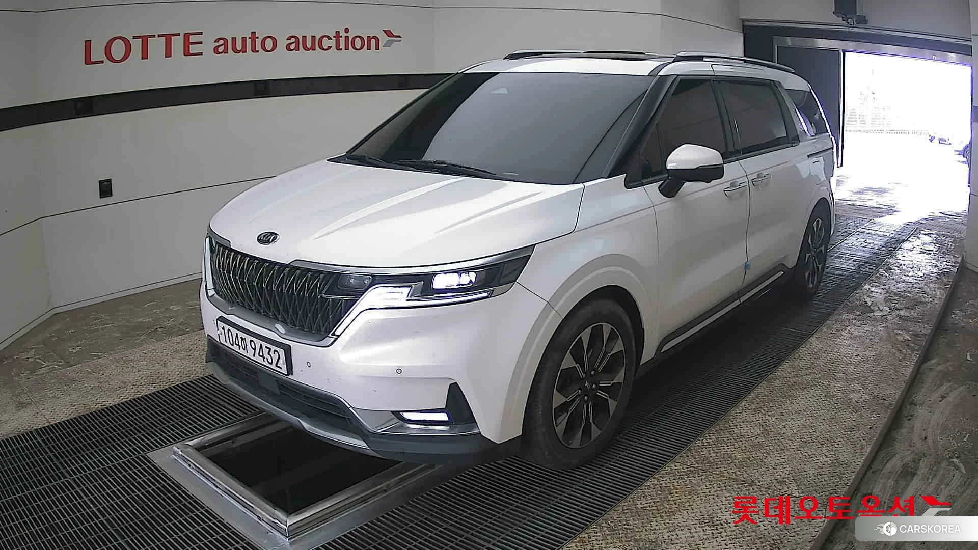 Kia Carnival 2021 Snow White Pearl (optional) из Кореи, фото 5