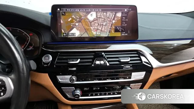 BMW 5 Series (G30) 2022 Белый из Кореи, фото 5