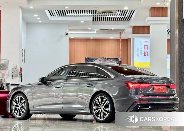 Audi A6L 2021 Темно-серый из Китая, фото 5