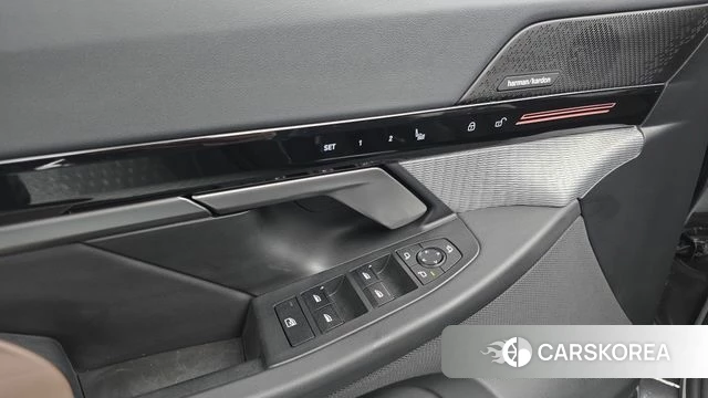 BMW 5 Series (G60) 2023 Серый из Кореи, фото 5