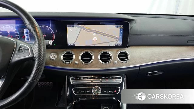 Mercedes-Benz E-Class W213 2018 Серебряный из Кореи, фото 5