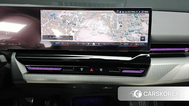 BMW 5 Series (G60) 2024 Небесно-голубой из Кореи, фото 5