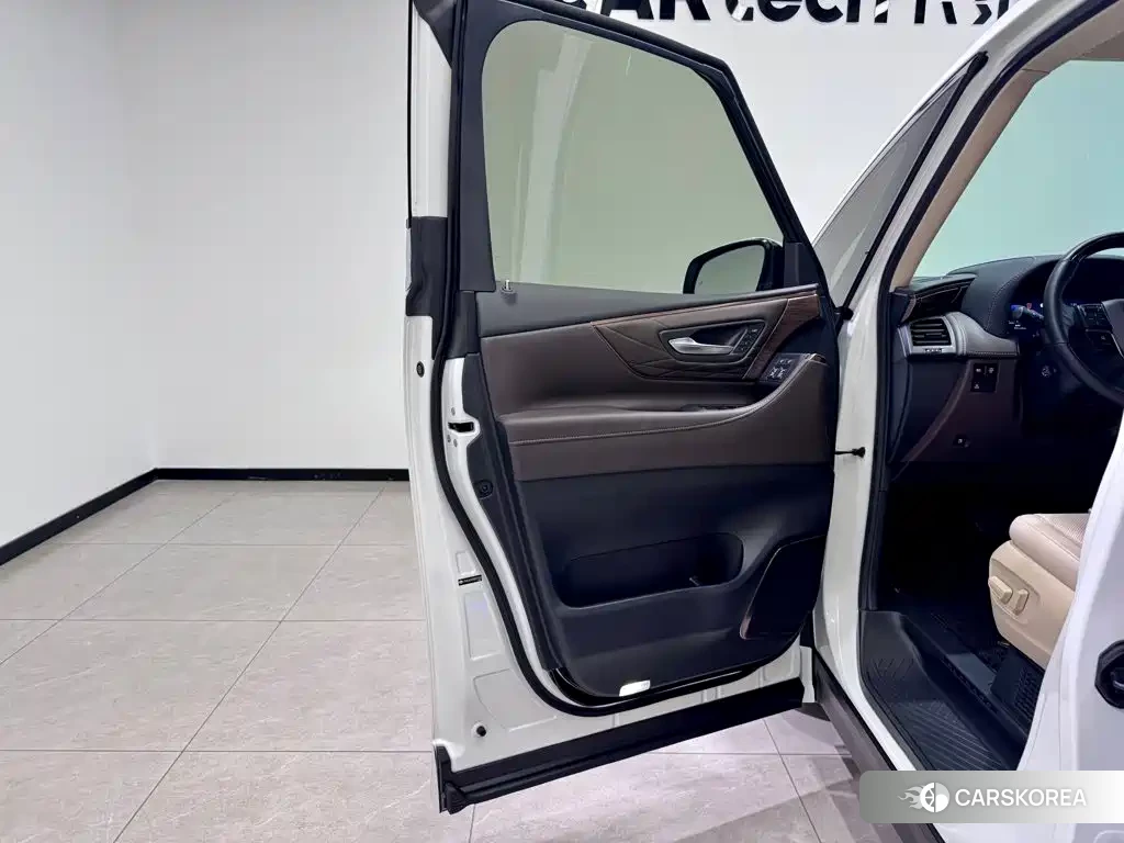 Toyota Elfa 2024 Белый из Китая, фото 6
