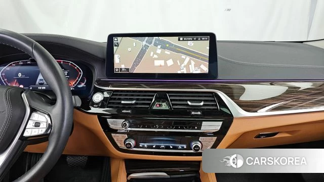 BMW 5 Series (G30) 2021 Белый из Кореи, фото 5