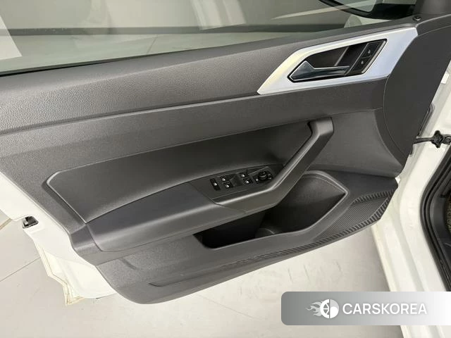 Volkswagen Polo 2022 Белый из Китая, фото 5