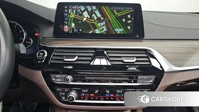 BMW 5 Series (G30) 2018 Белый из Кореи, фото 5