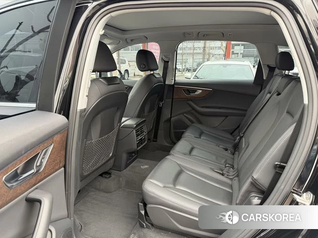 Audi Q7 2022 Черный из Китая, фото 5
