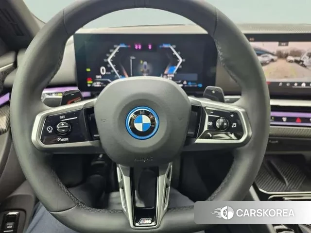 BMW 5 Series (G60) 2024 Светло-серебряный цвет из Кореи, фото 5