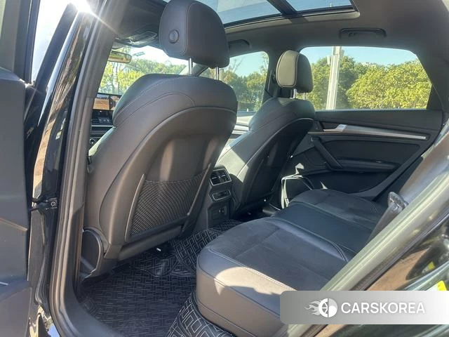 Audi Q5L Sportback 2022 Темно-серый из Китая, фото 5