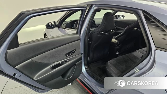 Hyundai The New Avante (CN7) 2025 Светло-серебряный цвет из Кореи, фото 5