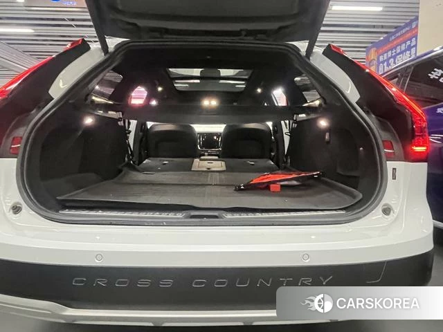 Volvo V90 2023 Белый из Китая, фото 5