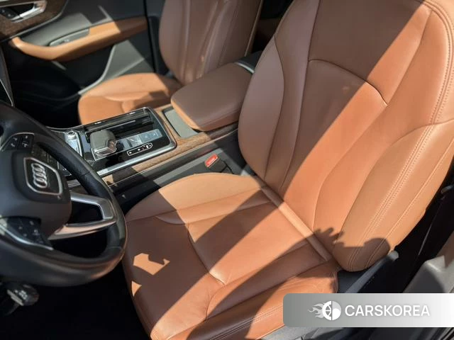 Audi Q7 2021 Черный из Китая, фото 5