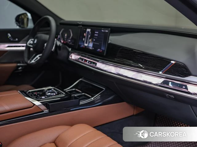 BMW 7 Series (G70) 2025 Белый из Кореи, фото 5