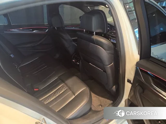 BMW 5 Series (G30) 2018 Белый из Кореи, фото 5