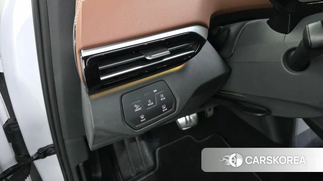 Volkswagen ID.4 2023 Белый из Кореи, фото 5