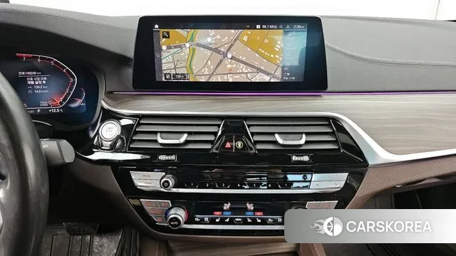 BMW 5 Series (G30) 2020 Белый из Кореи, фото 5